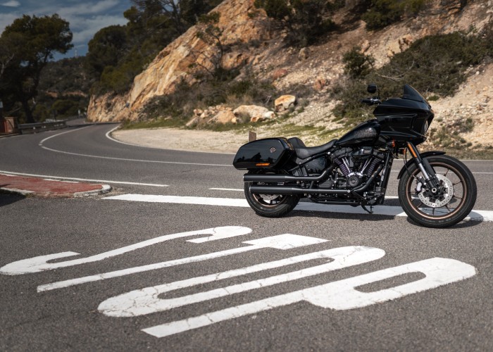 40 Harley Davidson Low Rider ST prawy bok